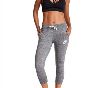 women's gym vintage capri sweatpants